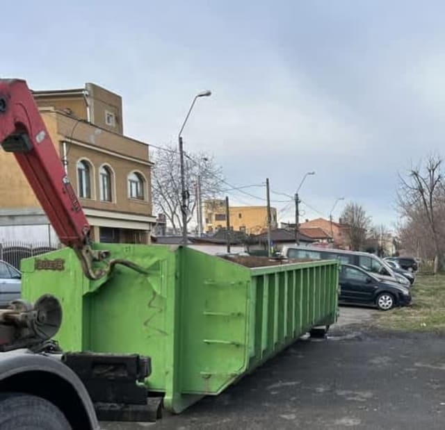 Bena pentru deșeuri voluminoase în cartierul Tomis Nord din Constanța