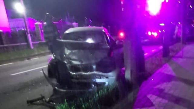 Un șofer beat a fost rănit după ce a lovit o autoutilitară pe DN17A la Marginea