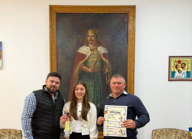 Primarul din Rădăuți a întâmpinat tripla medaliată cu aur la Campionatul Național de caiac-canoe juniori
