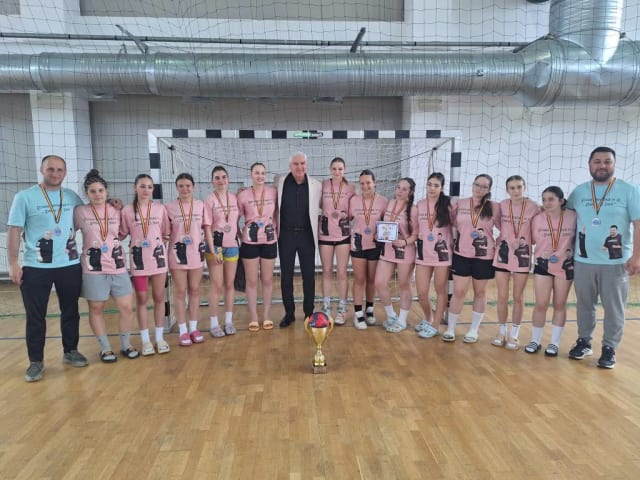 Echipa de handbal feminin a Școlii Gimnaziale Nr. 11 Brașov obține medalia de bronz la Olimpiada Națională a Sportului Școlar