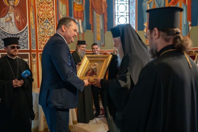 Cseke Attila a anunțat restaurarea picturilor de la Mănăstirea Sf. Ioan cel Nou din Suceava, cu finanțare asigurată