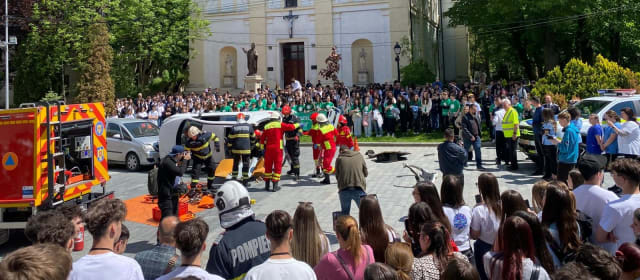 Marș cu cca. 2000 de elevi în Suceava pentru prevenirea accidentelor rutiere