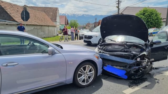 Accident cu 3 mașini pe DN 1 între Sibiu și Făgăraș, implicat un șofer din Brașov