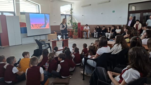 Comisari ai Gărzii de Mediu Suceava organizează lecție de mediu la Școala Nr. 10