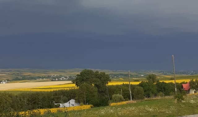 Averse torențiale, grindină și vijelii în Suceava în weekend, conform ANM