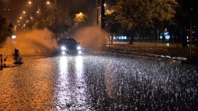 O avertizare meteo tocmai a intrat în vigoare în București. Atenție în următoarele ore