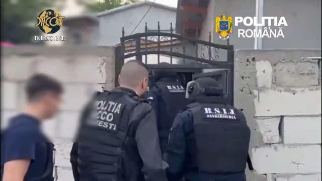 Poliția din Prahova a reținut un bărbat de 29 de ani pentru trafic de persoane