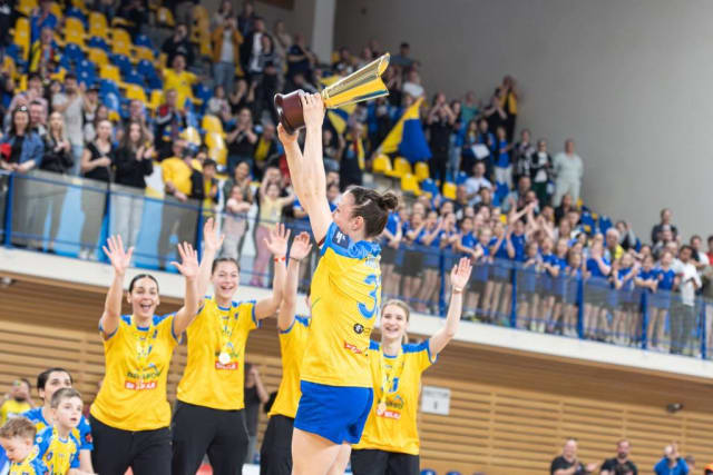Gloria Bistrița a câștigat titlul la Brașov, Corona Brașov primește medaliile de bronz