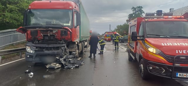 O șoferiță din Pojorâta a provocat accident cu TIR din Moldova pe DN17