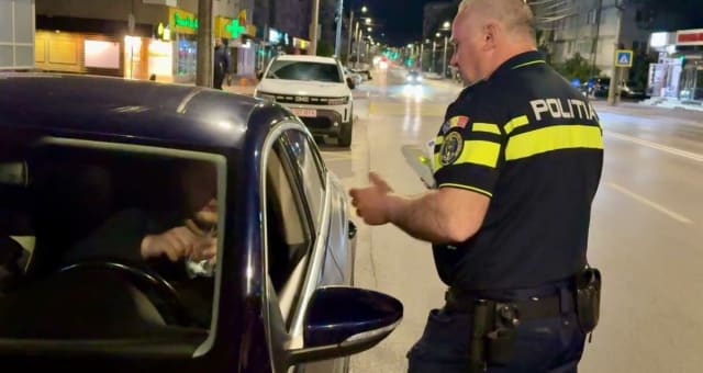 Peste 350 de amenzi și un șofer reținut în acțiunea de prevenire a accidentelor rutiere derulată de polițiștii suceveni