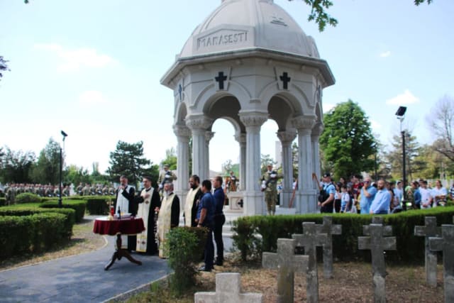 Ceremonii militare și religioase dedicate Zilei Eroilor la Buzău