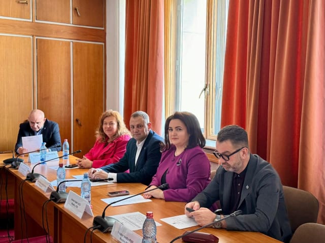 Senatorul Andra Bica propune reducerea normei didactice pentru profesorii cu peste 25 de ani vechime