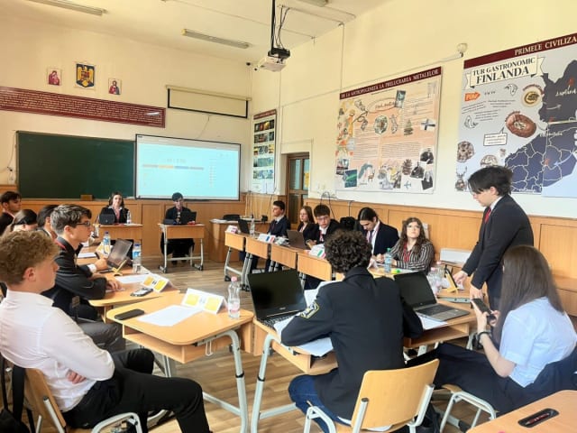 Elevii rădăuțeni au simulat negocierile ONU la Colegiul Eudoxiu Hurmuzachi în proiectul CNEHMUN 2026