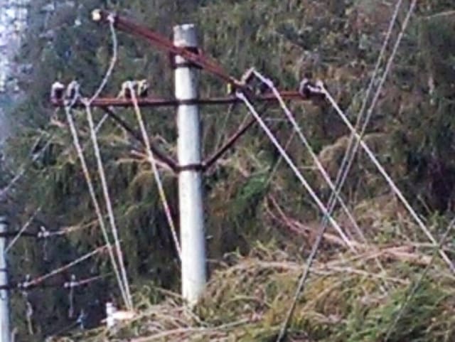 Codul galben de vânt puternic a provocat avarii în rețelele electrice din Suceava