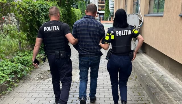 Cetățean ucrainean urmărit internațional pentru trafic de migranți, arestat provizoriu la Suceava