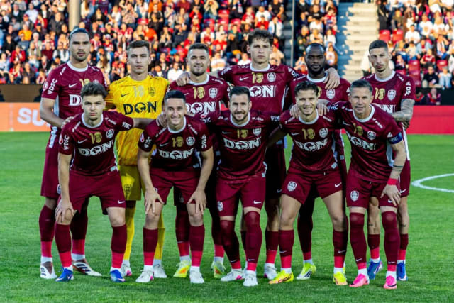CFR Cluj se confruntă cu 13 litigii și are interdicție la transferuri după plecarea antrenorului