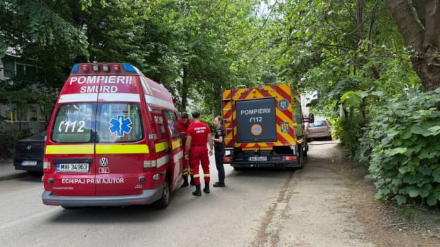 Incendiu la parterul unui bloc din Bacău: nimeni nu a fost rănit
