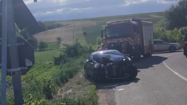Autoturism acroșat de trenul InterCity Suceava-București în Probota, femeie cu atac de panică