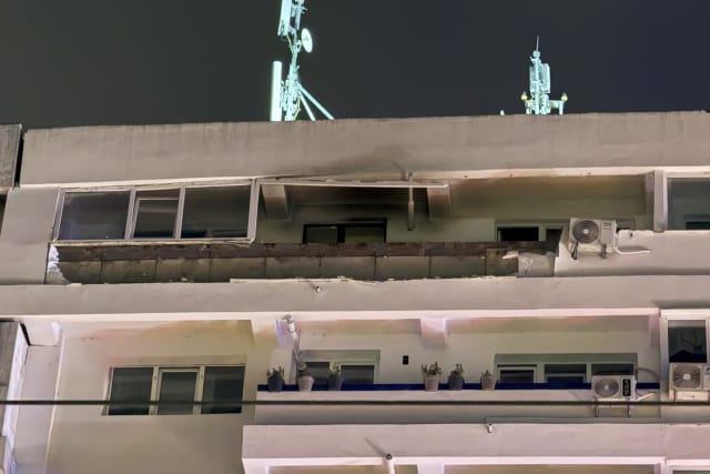 Primarul Galațiului explică detalii despre prăbușirea dronei în bloc: „Dacă ar fi căzut deasupra dormitorului, probabil că nu ar mai fi fost în viață”