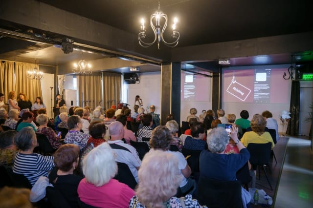 Trei din zece seniori români recunosc metodele de fraudă online, în campania „Nesupus Fraudelor”