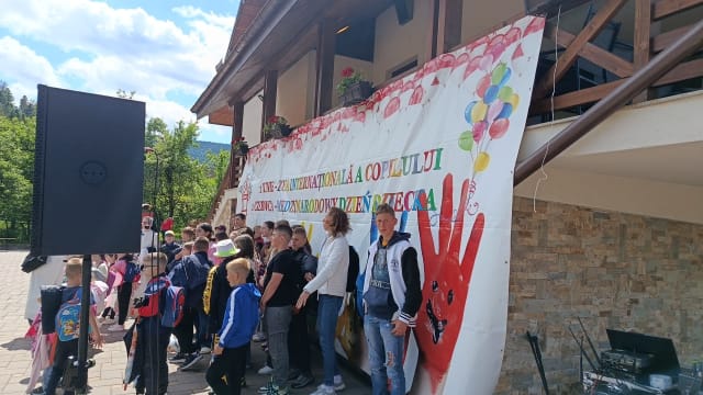 Uniunea Polonezilor din România a marcat Ziua Copilului cu un eveniment folcloric la Dom Polsky