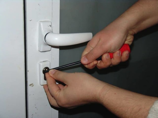 Trei tineri au fost reținuți la Medgidia pentru furturi din locuințe