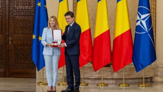 Nadia Comăneci a primit cea mai înaltă distincție a României pentru sportivi