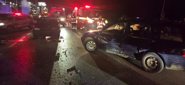 Două persoane au fost rănite într-un accident pe Bulevardul Sofia Vicoveanca din Suceava