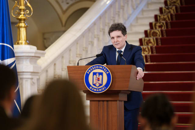 56,4% din români au preferat alegeri anticipate, iar 53% au respins premierul tehnocrat