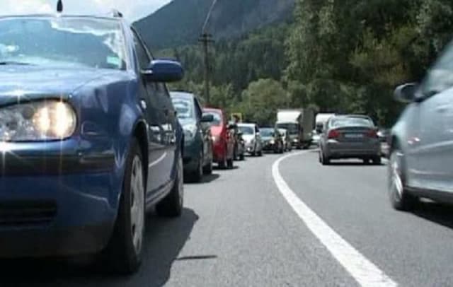 Trafic aglomerat pe Valea Prahovei între Predeal și Bușteni, pe sensul spre Ploiești