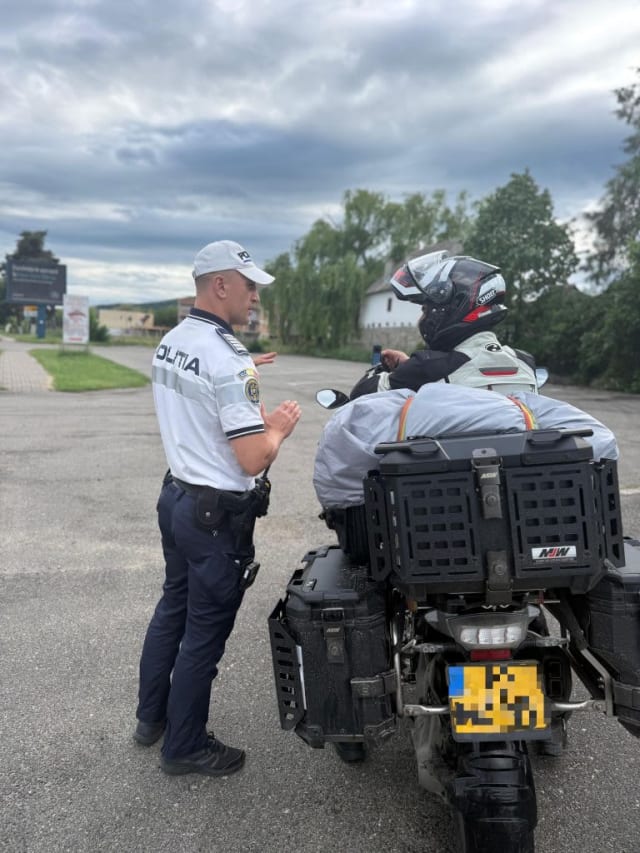Polițiștii din Vâlcea au verificat motocicliștii, bicicliștii și trotinetiștii în cadrul campaniei ROADPOL – 2