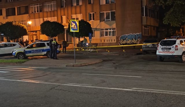 Un polițist a fost înjunghiat mortal de propriul fiu pe o stradă din Piatra-Neamț