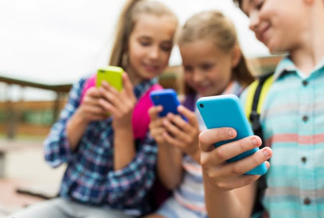 Polonia va a interzis telefoanele în școli pentru elevii sub 16 ani începând cu 1 septembrie 2026