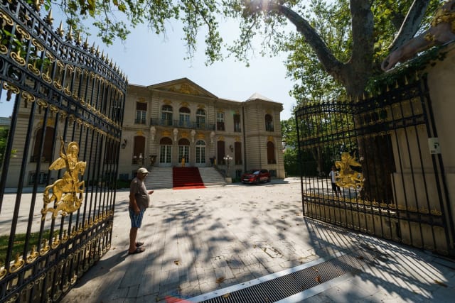 Gigi Becali își transferă proprietatea palatului din Aleea Alexandru către fiicele sale în 2026