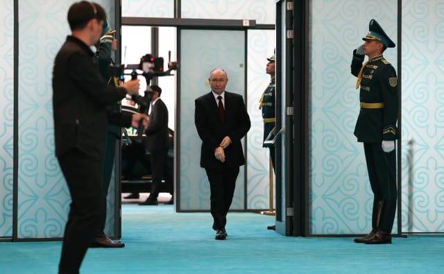 Putin a semnat decretul care permite rușilor să nu-și plătească datoriile către creditorii occidentali