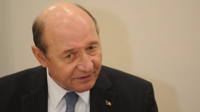 Traian Băsescu în studio TV, criticând justiția