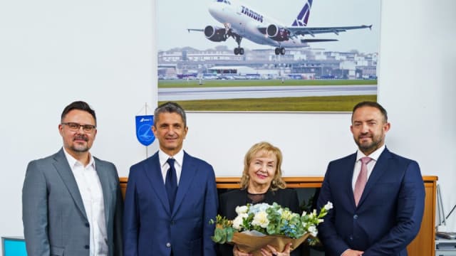 Cel mai nou avion TAROM va purta numele „Mircea Lucescu”