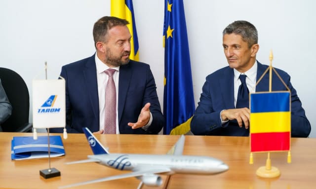 Mircea Lucescu are avion. Răzvan Lucescu a semnat pentru aeronava care a primit numele tatălui său