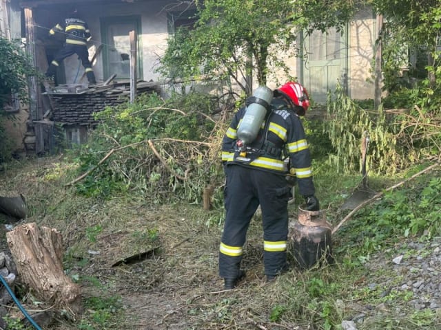 O butelie a explodat în Tulcea, un bărbat a suferit arsuri la cap