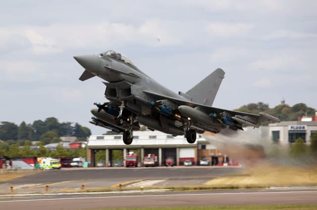 Patru aeronave Eurofighter Typhoon au aterizat la Mihail Kogălniceanu pentru misiuni NATO în România
