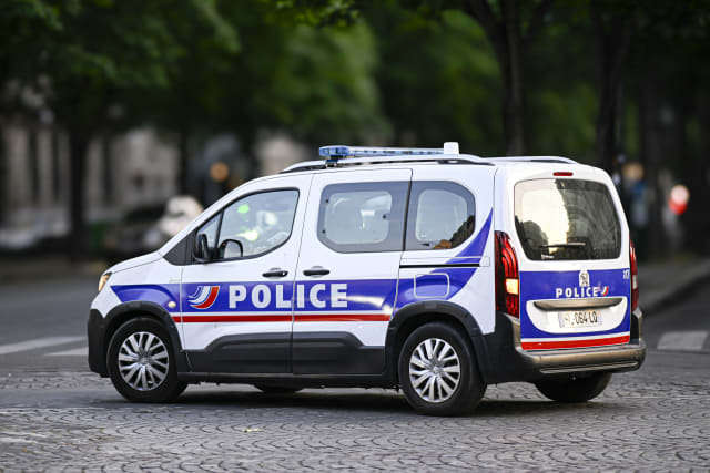 O femeie căutată pentru infracțiuni sexuale a fost găsită ascunsă într-un dulap în Irlanda de Nord