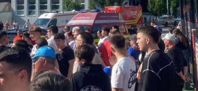 Un bărbat a tras cu arma asupra fostei iubite și a familiei ei la Lupeni