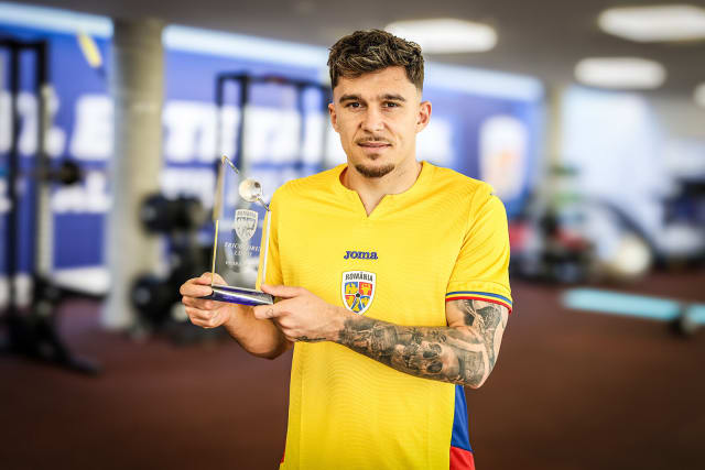 Andrei Rațiu primește distincția Tricolorul lunii mai în România