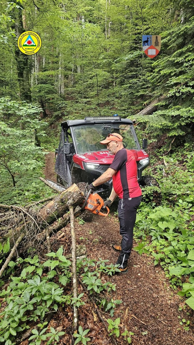 Salvamontiștii din Prahova au început reabilitarea traseelor turistice montane
