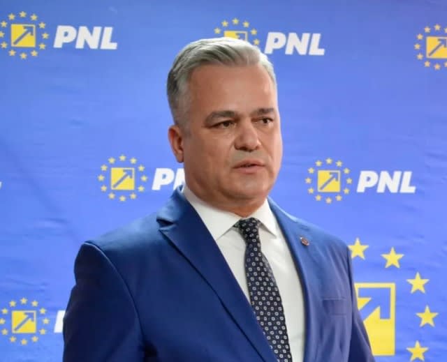 Adrian Veștea acuză Congresul PNL de eliminarea liberalilor și concentrare a puterii în mâinile lui Bolojan