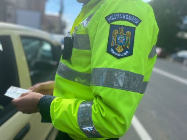 Tânăr de 19 ani prins la volan fără permis în Dumbrăveni