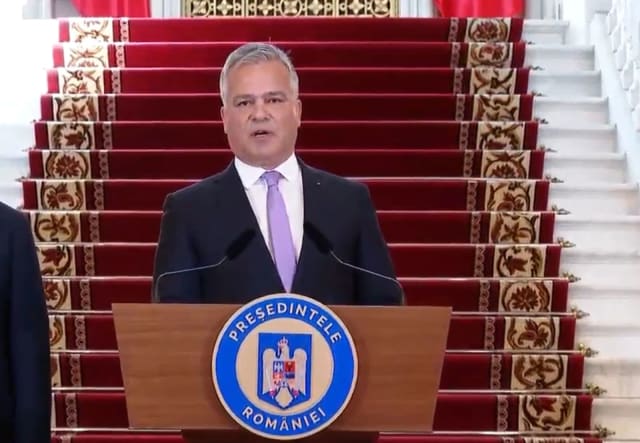 Nicușor Dan, în funcție de Președinte, participă la ședința Parlamentului pentru învestirea Guvernului Veștea