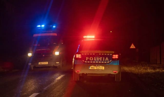 Accident rutier cu doi răniți la Dărmănești după ce un șofer beat a intrat în șanț