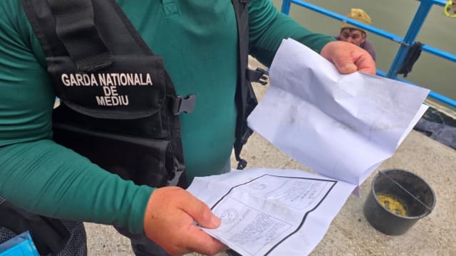 Garda de Mediu a aplicat amenzi de peste 440.000 de lei și a confiscat 2,5 km de plase ilegale în Delta Dunării