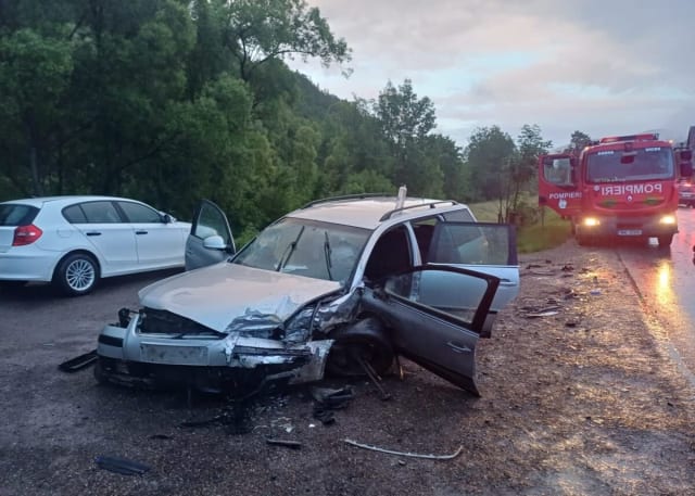 Accident grav la Brodina: un bărbat în comă și un tânăr rănit, transportați la spital